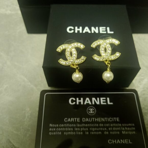 Beautiful Chanel earrings - Picture 1 of 5